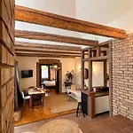Cozy Old Town Amazing In Historical Villa Brasov